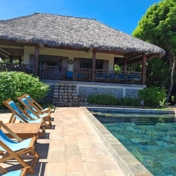 piscine et maison transats